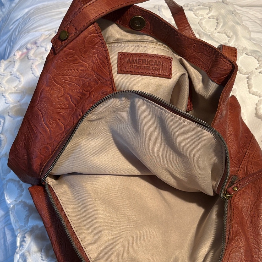 Elegant Embossed Shoulder Bag - Tan - Picture 6 of 8